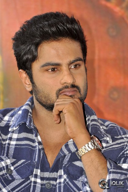 Dasari-Appreciates-Krishnamma-Kalipindi-Iddarini-Team